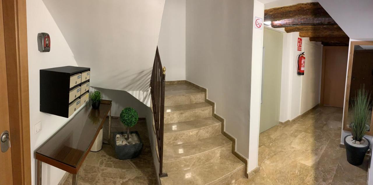 Apartaments Impro Mora d'Ebre Exteriör bild